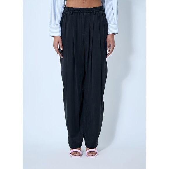 Alexander Wang Women Pleated Pants